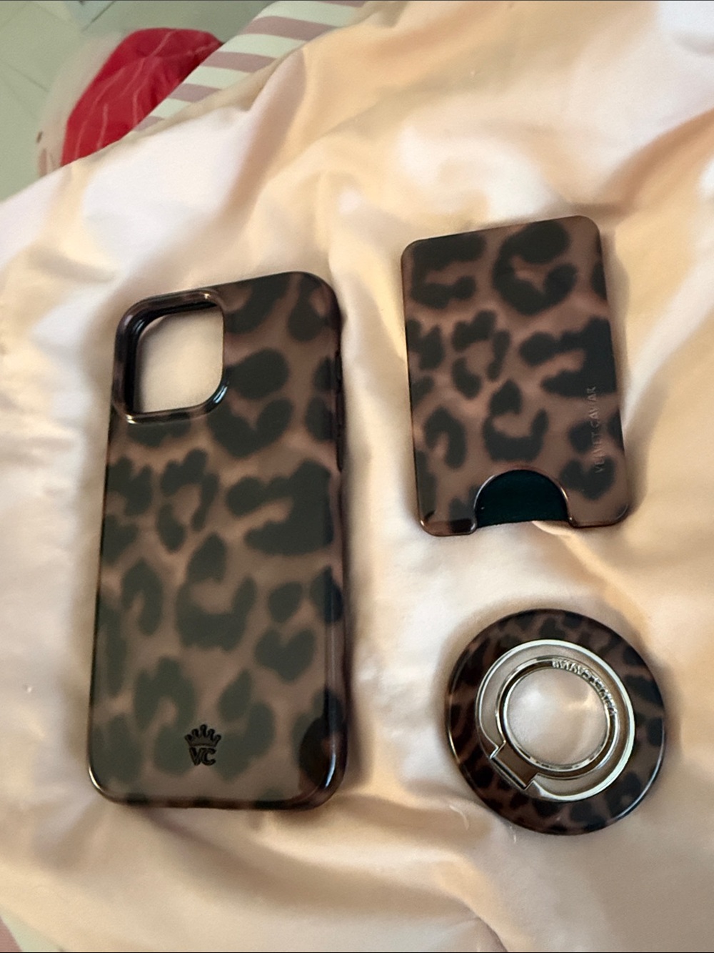 Velvet Caviar Iphone 16 Pro Max Case with Ring and Card Holder - leopard print